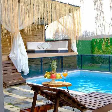 Enovis Hotel *